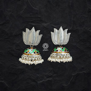 Add a hint of elegance to any look with the Lotus Meena Silver Jhumkie. Crafted from 92.5 sterling silver, this classic jhumkie is contrasted with a unique lotus top for a stunning effect. Its intricate meenakari work is sure to make you shine.