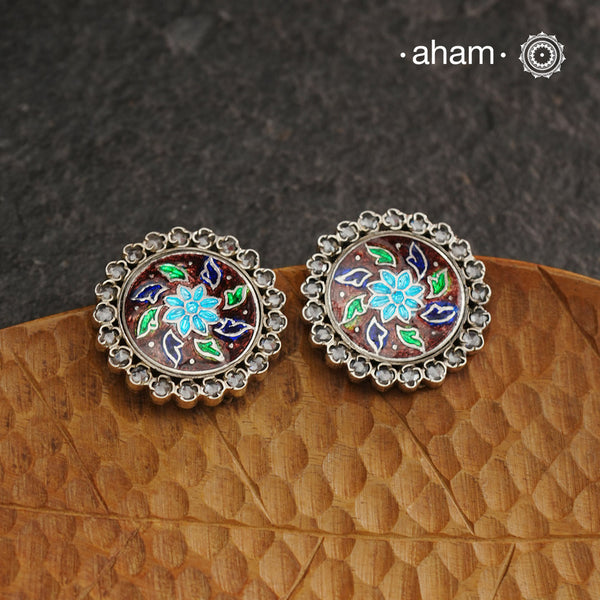 Elevate your style with our Meena Work Silver Earrings. Handcrafted in 92.5 silver, these earrings feature traditional meenawork, adding intricate detail to your ensemble. Enhance your look with this elegant and timeless accessory.&nbsp;