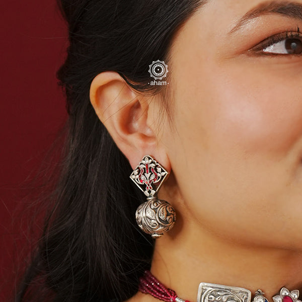 Elevate your look with these stunning Ira Drop Silver Earrings! Crafted in 92.5 silver, with mesmerising Kundan top and chital ball drop are sure to turn heads. Perfect for any occasion, add a touch of glamour to both your ethnic and western outfits! 