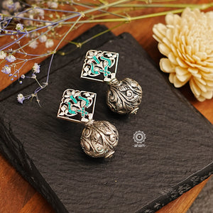 Elevate your look with these stunning Ira Drop Silver Earrings! Crafted in 92.5 silver, with mesmerising Kundan top and chital ball drop are sure to turn heads. Perfect for any occasion, add a touch of glamour to both your ethnic and western outfits