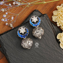 These Ira Chand Sitara 92.5 Sterling Silver Earrings will elevate up your look for any occasion! Sparkling with kudan top and chitai work drop, these earrings will be sure to add a touch of glitz and glam to your ethnic and western wardrobe.