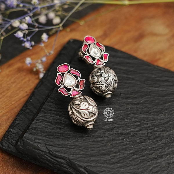 Our Ira Drop Silver Earrings are an excellent way to dress up your work wardrobe with class and sophistication. Crafted from 92.5% silver, these earrings feature a chitai work drop and a pink kundan top for a timeless, elegant look that can easily transition from the office to after-work drinks.