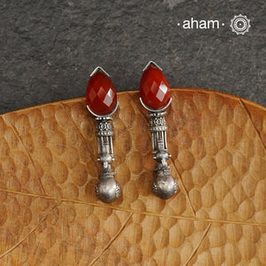 Enhance your style with these Ira Carnelian Peacock Silver Earrings. The stunning peacock design and vibrant carnelian stone create a unique and understated look. Handcrafted in 92.5 silver, these earrings are a perfect addition to any jewellery collection.