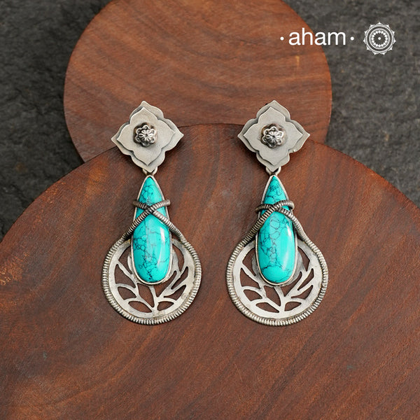 if you are someone who loves pieces that are unique and standout, then this stunning piece is for you. A turquoise drop stone, set in beautiful 92.5 silver.