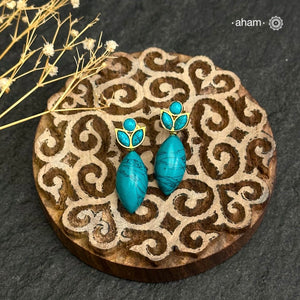 Turquoise drop earrings set in 92.5 silver. These make for great gifts.