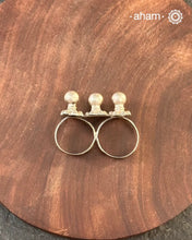 There is something so alluring about vintage tribal jewellery. They carry stories of the place and people they belong to. This beautiful vintage Tribal two finger silver ring from Rajasthan will be a great addition to your collection.
It may have slight irregularities because it is a one-of-a-kind vintage piece.