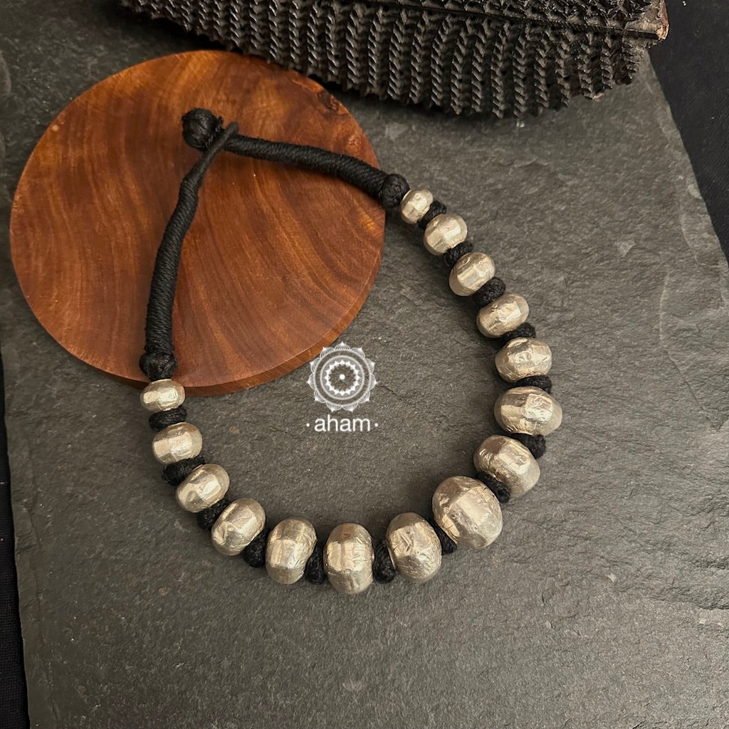 A classic! The silver-coated Wax beads deliver a timeless, iconic look that complements any western or Indian garment.