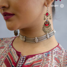 This Mewad Silver Choker is crafted with 92.5 silver and is the perfect addition to your wardrobe. It can be worn alone or layered, making it a versatile and stylish accessory for any occasion.