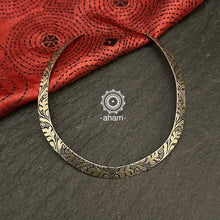 Simple collar Hasli crafted in 92.5 silver for casual wear