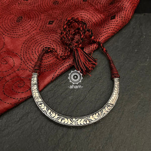 Handmade Chitai work 92.5 Sterling silver hasli. 
Can be worn both ways and comes with adjustable thread for ease of wearing. 
A bestseller and a classic piece that has stood the test of time and is bound to become a family heirloom. 
