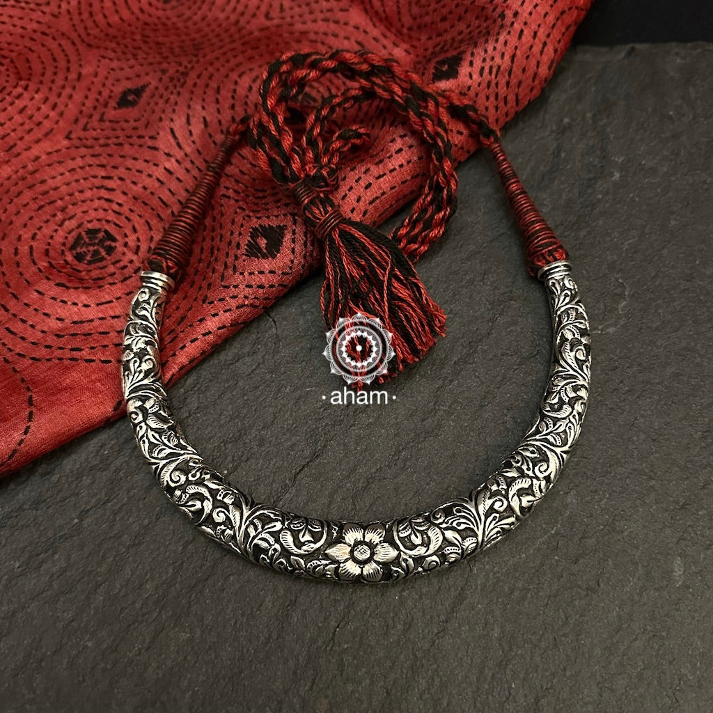 Handmade Chitai work 92.5 Sterling silver hasli.
Can be worn both ways and comes with adjustable thread for ease of wearing.
A bestseller and a classic piece that has stood the test of time and is bound to become a family heirloom.