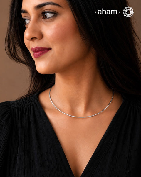 Everyday Wear 92.5 silver wire Hasli.
Easy to wear, looks great with Indian and Western outfits.The Hasli opens on one end which allows you to easily put in pendants.