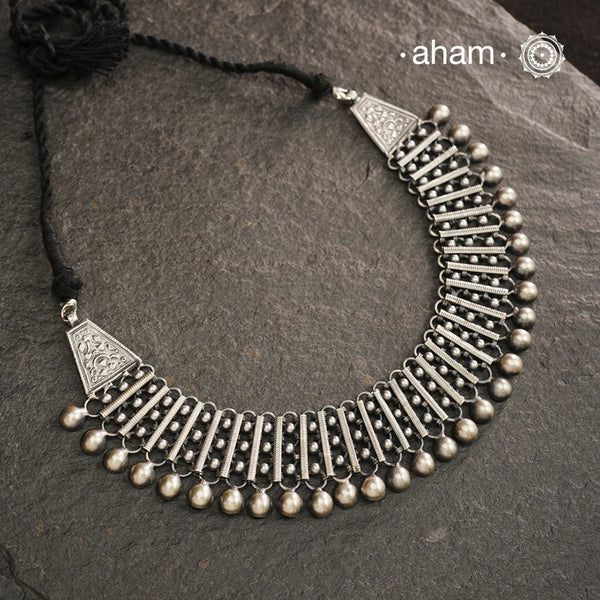 This Mewad Silver Neckpiece is crafted with 92.5 silver and is the perfect addition to your silver box. It can be worn alone or layered, making it a versatile and stylish accessory for any occasion.
