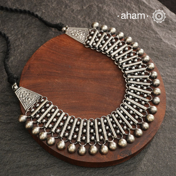 This Mewad Silver Neckpiece is crafted with 92.5 silver and is the perfect addition to your silver box. It can be worn alone or layered, making it a versatile and stylish accessory for any occasion.