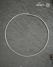 Everyday Wear wire Silver Hasli with silver.&nbsp; Easy to wear, looks great with Indian and Western outfits. The Hasli can be worn as it is or with a pendant