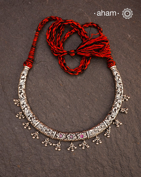 Handmade Chitai work 92.5 Sterling silver hasli with ghurnroos and kemp stones.
Can be worn both ways and comes with adjustable thread for ease of wearing.
A bestseller and a classic piece that has stood the test of time and is bound to become a family heirloom.