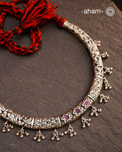 Handmade Chitai work 92.5 Sterling silver hasli with ghurnroos and kemp stones.
Can be worn both ways and comes with adjustable thread for ease of wearing.
A bestseller and a classic piece that has stood the test of time and is bound to become a family heirloom.