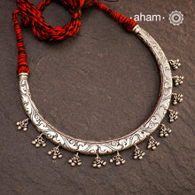 Handmade Chitai work 92.5 Sterling silver hasli with ghurnroos and kemp stones.
Can be worn both ways and comes with adjustable thread for ease of wearing.
A bestseller and a classic piece that has stood the test of time and is bound to become a family heirloom.