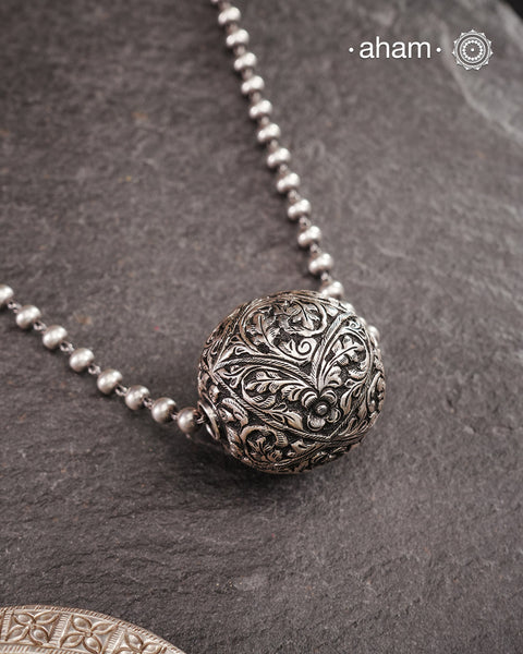 Mewad Ball Silver Neckpiece