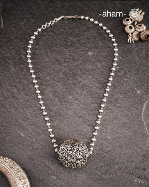 Mewad Ball Silver Neckpiece