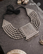 This expert-crafted Mewad Silver Neckpiece features a striking central pendant flanked by side triangles, all detailed with fine tar work. Its bold design makes it an exceptional statement piece, perfect for elevating any outfit with a touch of traditional artistry and refined craftsmanship.