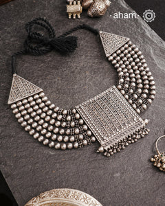 This expert-crafted Mewad Silver Neckpiece features a striking central pendant flanked by side triangles, all detailed with fine tar work. Its bold design makes it an exceptional statement piece, perfect for elevating any outfit with a touch of traditional artistry and refined craftsmanship.
