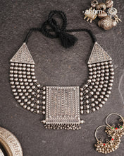 This expert-crafted Mewad Silver Neckpiece features a striking central pendant flanked by side triangles, all detailed with fine tar work. Its bold design makes it an exceptional statement piece, perfect for elevating any outfit with a touch of traditional artistry and refined craftsmanship.