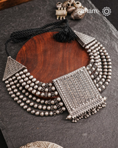 This expert-crafted Mewad Silver Neckpiece features a striking central pendant flanked by side triangles, all detailed with fine tar work. Its bold design makes it an exceptional statement piece, perfect for elevating any outfit with a touch of traditional artistry and refined craftsmanship.