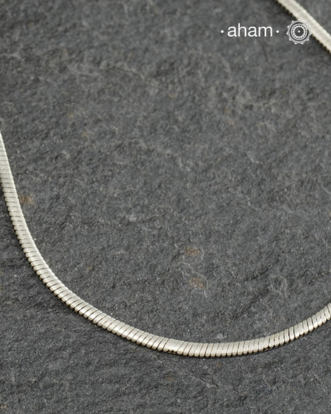Flat texture Silver chain crafted in 92.5 silver.