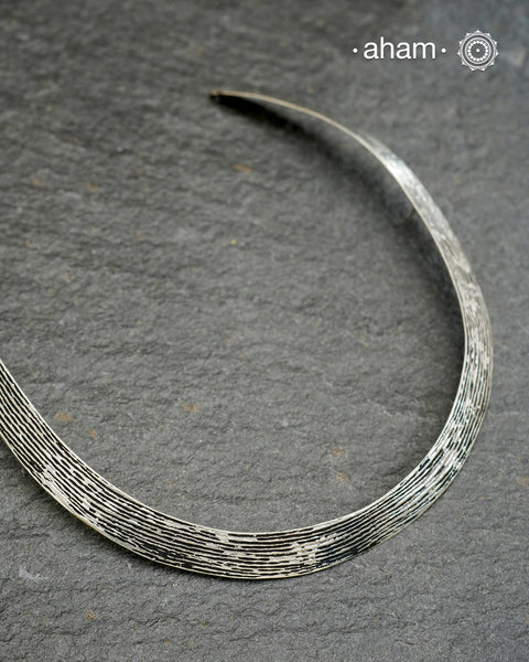 Classic collar Hasli crafted in 92.5 silver for casual wear
