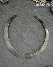 Classic collar Hasli crafted in 92.5 silver for casual wear