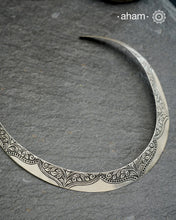 Simple collar Hasli crafted in 92.5 silver for casual wear