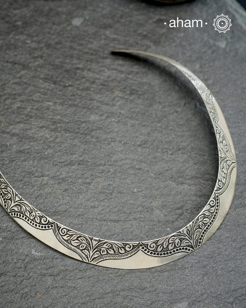 Simple collar Hasli crafted in 92.5 silver for casual wear