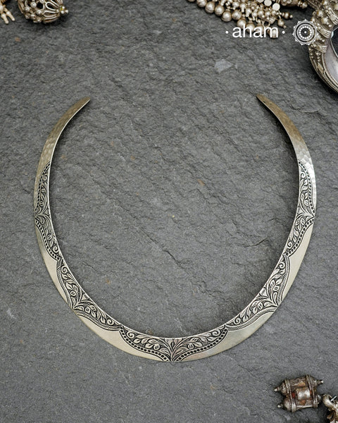 Simple collar Hasli crafted in 92.5 silver for casual wear