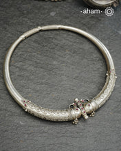 Mewad Silver Hasli crafted in 92.5 sterling silver, featuring exquisite rava and tar work that showcases traditional artisanal techniques. This reversible piece displays identical intricate detailing on both sides, allowing you to wear it according to your preference. The meticulous handwork reflects the heritage of Mewad craftsmanship, making it a versatile addition to your jewellery collection that transitions seamlessly between occasions.