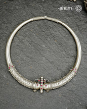 Mewad Silver Hasli crafted in 92.5 sterling silver, featuring exquisite rava and tar work that showcases traditional artisanal techniques. This reversible piece displays identical intricate detailing on both sides, allowing you to wear it according to your preference. The meticulous handwork reflects the heritage of Mewad craftsmanship, making it a versatile addition to your jewellery collection that transitions seamlessly between occasions.