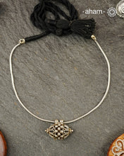 A fine vintage dodi pendant with snake chain. Simple and classic.