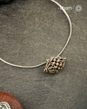 A fine vintage dodi pendant with snake chain. Simple and classic.