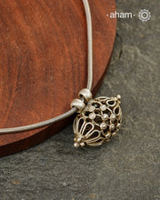 A fine vintage dodi pendant with snake chain. Simple and classic.