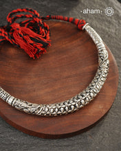 Handmade Chitai work 92.5 Sterling silver hasli.
Can be worn both ways and comes with adjustable thread for ease of wearing. A bestseller and a classic piece that has stood the test of time and is bound to become a family heirloom.