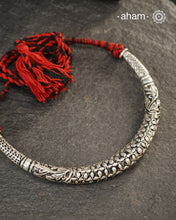 Handmade Chitai work 92.5 Sterling silver hasli.
Can be worn both ways and comes with adjustable thread for ease of wearing. A bestseller and a classic piece that has stood the test of time and is bound to become a family heirloom.