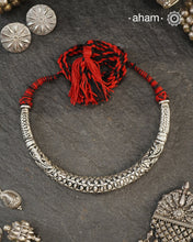 Handmade Chitai work 92.5 Sterling silver hasli.
Can be worn both ways and comes with adjustable thread for ease of wearing. A bestseller and a classic piece that has stood the test of time and is bound to become a family heirloom.