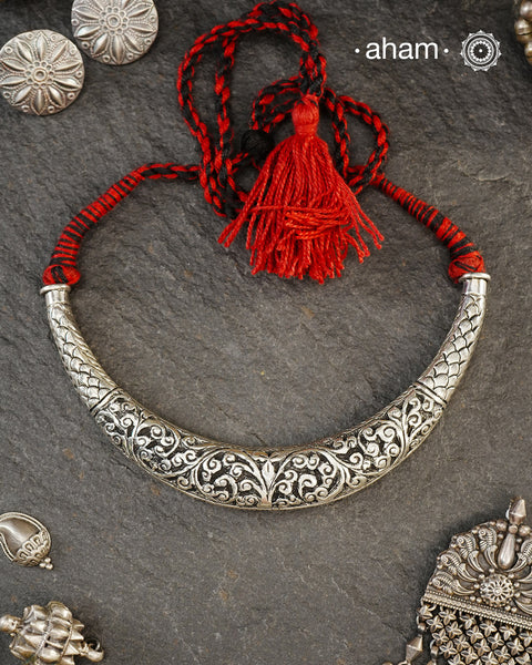 Handmade Chitai work 92.5 Sterling silver hasli.
Can be worn both ways and comes with adjustable thread for ease of wearing. A bestseller and a classic piece that has stood the test of time and is bound to become a family heirloom.