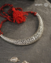 Handmade Chitai work 92.5 Sterling silver hasli.
Can be worn both ways and comes with adjustable thread for ease of wearing. A bestseller and a classic piece that has stood the test of time and is bound to become a family heirloom.