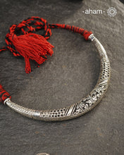 Handmade Chitai work 92.5 Sterling silver hasli.&nbsp;
Can be worn both ways and comes with adjustable thread for ease of wearing. A bestseller and a classic piece that has stood the test of time and is bound to become a family heirloom.&nbsp;