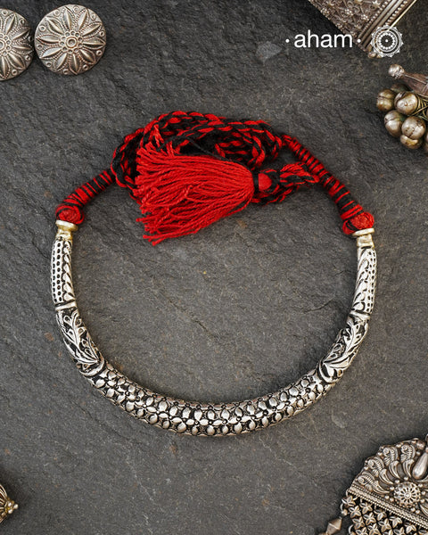 Handmade Chitai work 92.5 Sterling silver hasli.
Can be worn both ways and comes with adjustable thread for ease of wearing. A bestseller and a classic piece that has stood the test of time and is bound to become a family heirloom.