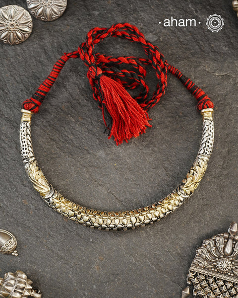 Handmade Chitai work 92.5 Sterling silver hasli.
Can be worn both ways and comes with adjustable thread for ease of wearing. A bestseller and a classic piece that has stood the test of time and is bound to become a family heirloom.