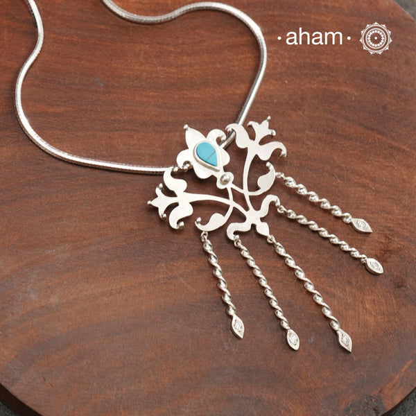 Silver Neckpiece.
Works great with work wear or even your evening dress.