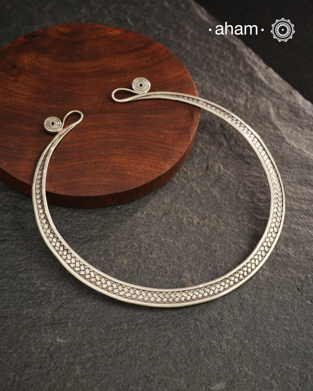 Stunning Chatai / Weave work; Hasli.
Easy to wear, looks great with Indian and Western outfits. 
Crafted in 92.5 silver, is so easy to wear and can be adjusted to sit perfectly on your neck.  This particular piece is crafted by the karen hill tribe from thailand.