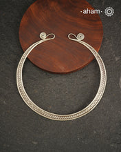 Stunning Chatai / Weave work; Hasli.
Easy to wear, looks great with Indian and Western outfits;
Crafted in 92.5 silver, is so easy to wear and can be adjusted to sit perfectly on your neck.&nbsp; This particular piece is crafted by the karen hill tribe from thailand.